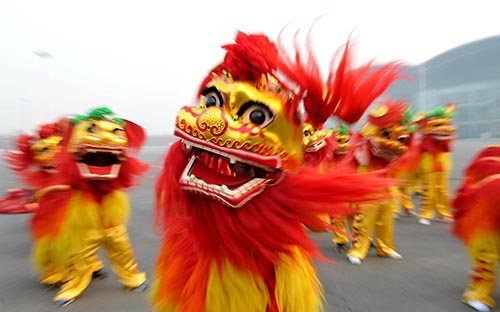 Artistas practican danza de león para saludar a próximo Festival de Primavera chino