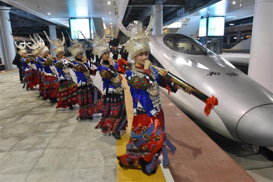 Nueva línea ferroviaria mejora la conexión entre las ciudades suroccidentales de 
China