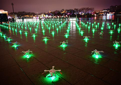 Shaanxi: 300 drones realizan espectáculo de luces por en Xi'an para celebrar Festival de Primavera