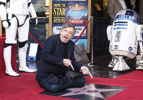 Mark Hamill honrrado con una estrella en el Paseo de la Fama de Hollywood