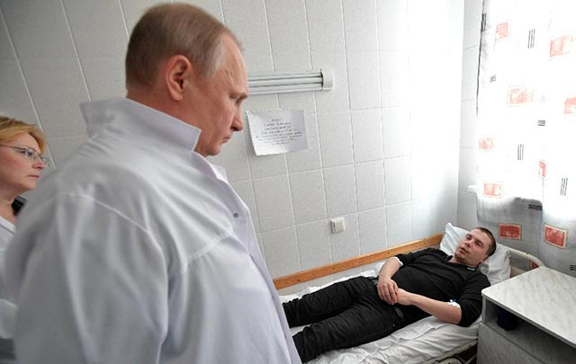 Putin visita víctimas del incendio de Kemerovo en el hospital