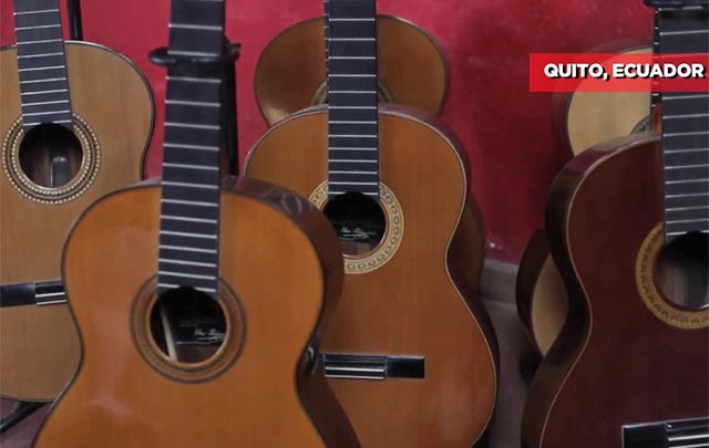 Olivo Chiliquinga, el lutier que hace cantar a las guitarras