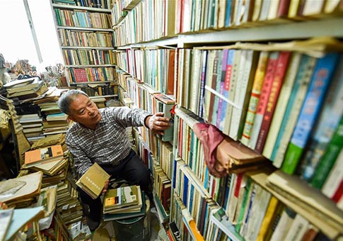 Duan Cunrui y su tienda de libros antiguos en Hohhot