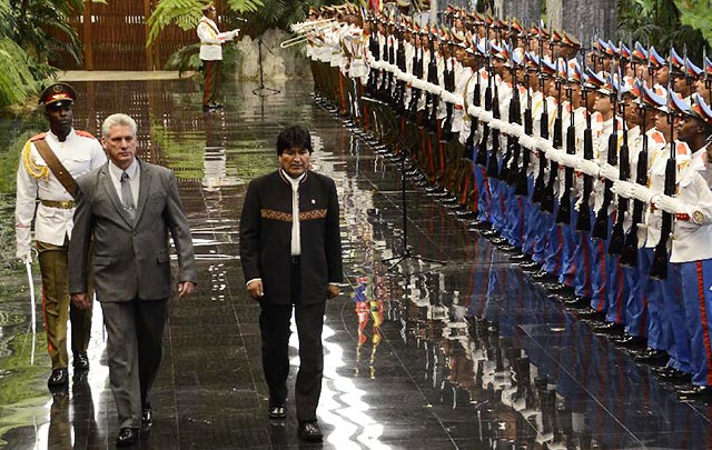 Presidente cubano recibe a Evo Morales para fortalecer relaciones
