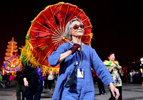 Danza Yangge trae a visitantes auténtico sabor de cultura de Shaanxi