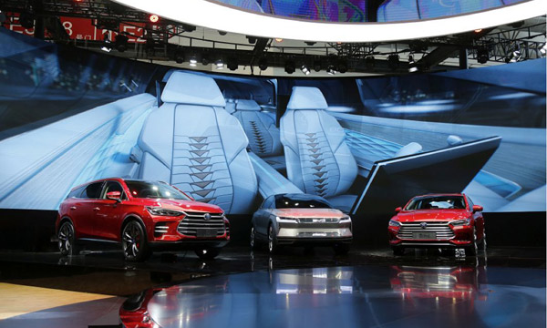 Nuevos modelos de autos ecológicos destacan en expo de Beijing