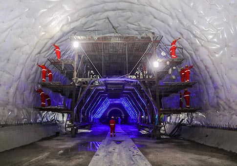 Túnel Yujiashan, de 10,125 metros de largo, perforado con éxito