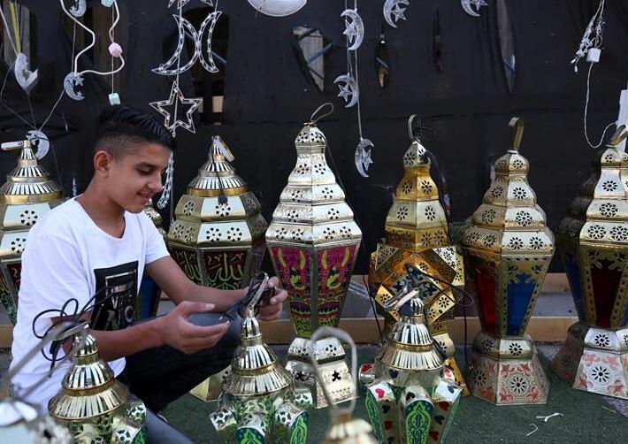 Tiendas previo al mes sagrado musulmán del Ramadan