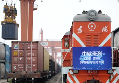 Primer tren de carga transfronterizo de comercio electrónico proveniente de Hamburgo llega a Xi'an