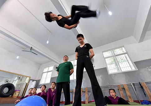 Jiangxi: Niños reciben entrenamiendo de acrobacias en Nanchang
