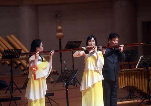 Orquesta de bambú actúa en Beijing