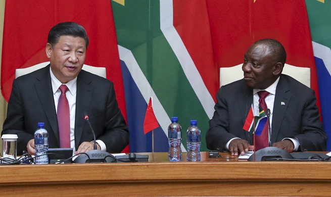 China y Sudáfrica acuerdan impulsar amistad tradicional y lograr mayores resultados en relaciones