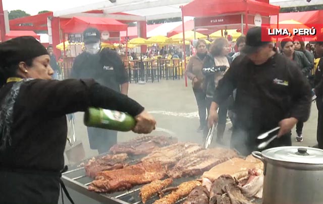 Limeños celebran fiestas patrias con feria gastronómica
