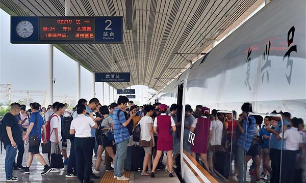 Trenes interurbanos Beijing-Tianjin se ha transportados 250 millones de pasajeros en la última década
