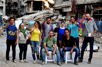 Artistas sirios pintan en el Campamento de Yarmouk