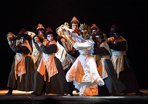 Drama teatral "Sinopsis del Príncipe de Lanling" presentado en El Cairo, Egipto