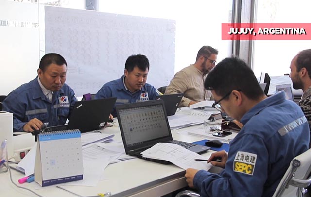 Disfrutan trabajadores chinos su desempeño en Argentina