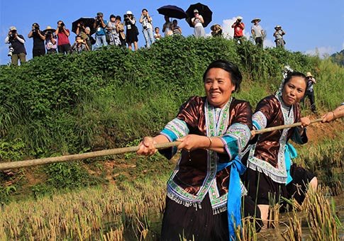 Celebraciones de cosecha realizadas en una aldea del grupo étnico Miao en Guangxi