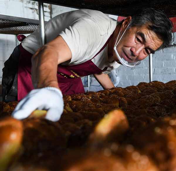 Chang Sanwen: artesano que dedica su vida a la elaboración de pasteles de luna