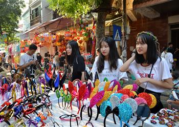 Mercado previo al Festival de Medio Otoño en Hanoi