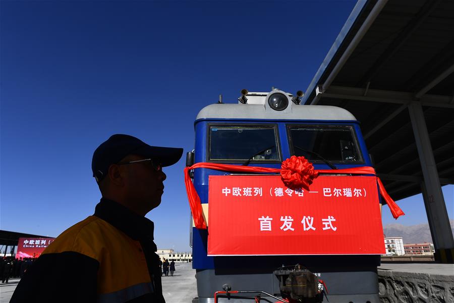 Primer tren de una nueva línea de ferrocarril para transporte de carga China-Europa sale para Barnaul