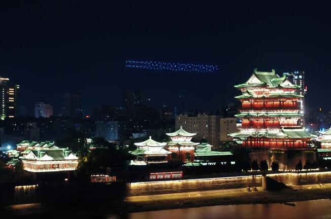 Cientos drones realizan show de luces en el este de China