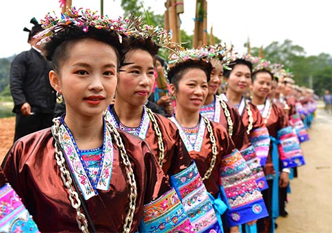 Guangxi: Celebran festival de la cosecha en villa de Dongtou