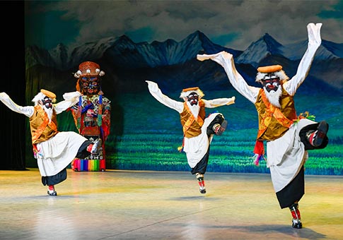 Tíbet: Miembros de compañía de ópera tibetana realizan presentación en Lhasa