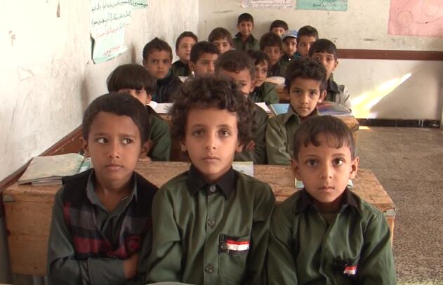 Escuelas yemeníes dan clases a pesar de la guerra