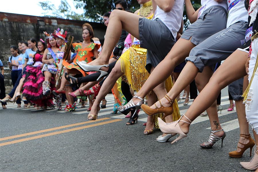 Celebran "Tour de Takong" (Carrera en Tacones) en Marikina, Filipinas