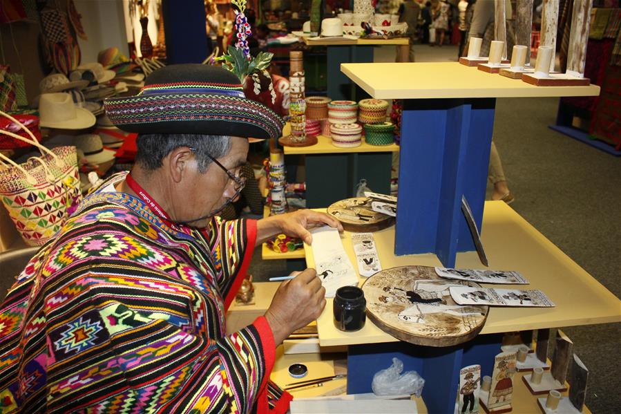 La feria artesanal "Ruraq Maki, Hecho a mano" se realiza en Lima, Perú