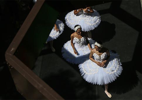 Brasil: Bailarinas realizan espectáculo en estación del subterráneo en Sao Paulo