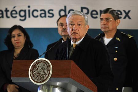 Gobierno mexicano presenta plan contra robo de combustible