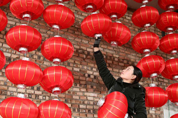 Elaboran linternas rojas en Hebei