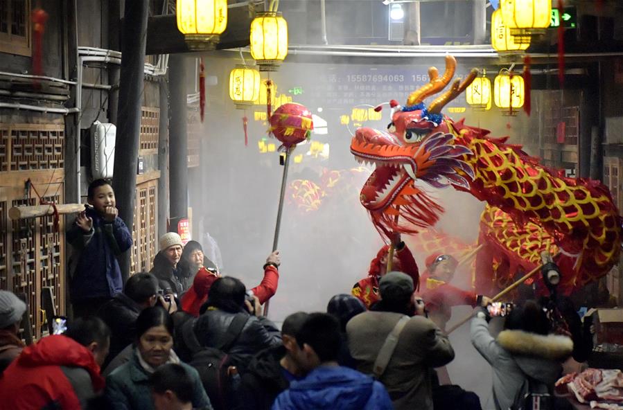 Hubei: Residentes en condado de Xuanen se preparan para celebrar próximo Festival de Primavera