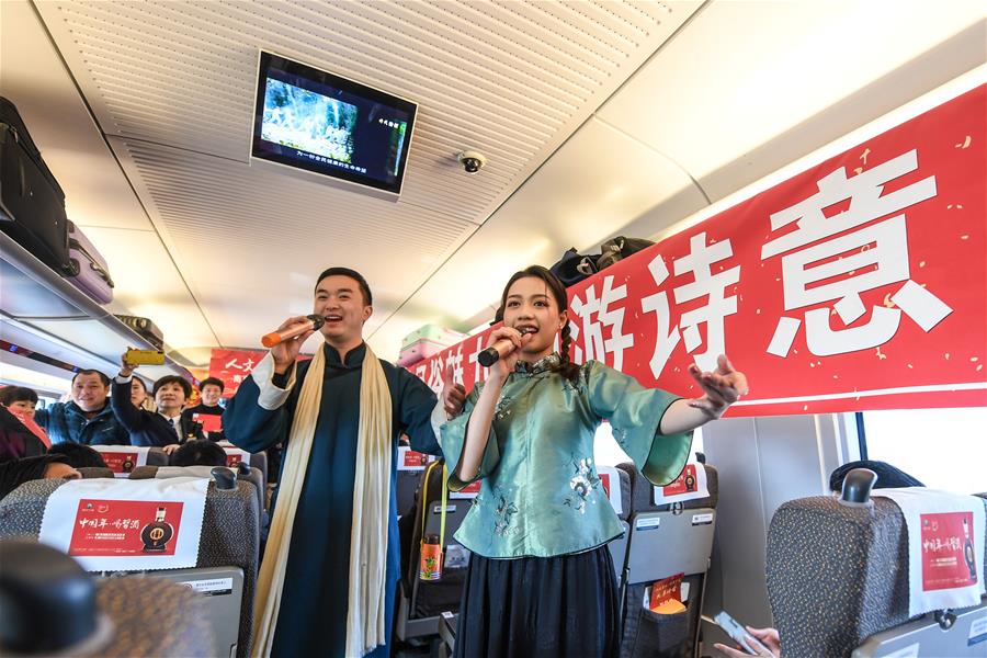 Millones de chinos regresan a pueblos natales para celebrar el Año Nuevo Lunar