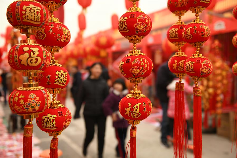 Personas en Zhengding se preparan para el próximo Año Nuevo Lunar chino