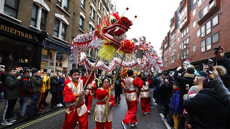 Londres realiza una de las celebraciones más grandes fuera de Asia por el Año Nuevo chino