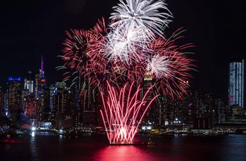Fuegos artificiales para celebrar Año Nuevo Lunar chino en Nueva York