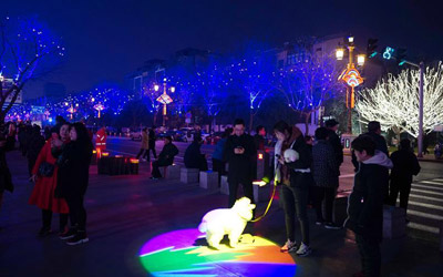 Xi'an decorada con coloridas linternas por el Festival de Primavera