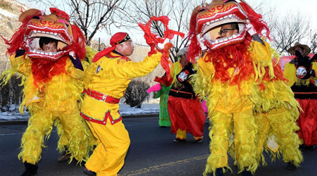 Desfile del Festival de los Faroles en Altay, Xinjiang