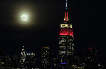 Superluna en el cielo de Nueva York, Estados Unidos
