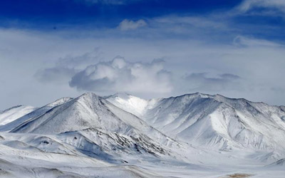 Meseta de Pamir cubierta de nieve