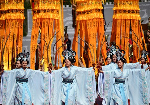 Shaanxi: Rinden homenaje a Emperador Amarilloen Huangling