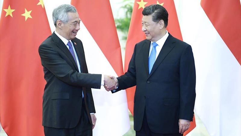 Xi Jinping se reúne con primer ministro de Singapur