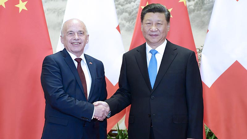 Xi se reúne con presidente de Confederación Suiza