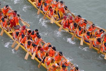 Celebración del Festival del Bote de Dragón en China