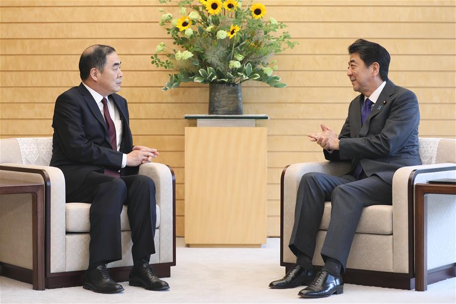 Primer ministro japonés Abe dice que espera reunirse con presidente chino Xi en G20
