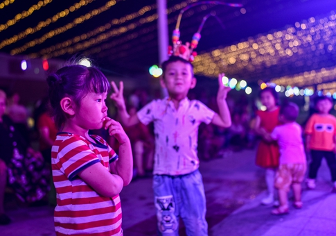 Feria nocturna en Xinjiang