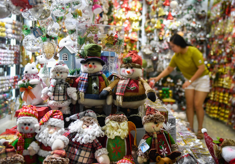 Yiwu llega a temporada alta de producción y venta de productos navideños